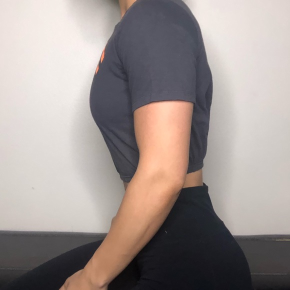 NIKE Crop Top - Picture 2 of 2